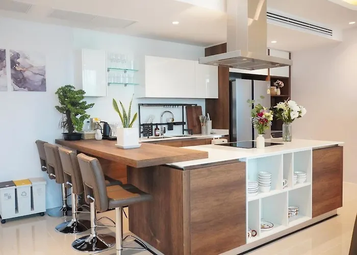 2Br 4Beds Luxury Condo Pool & Fitness